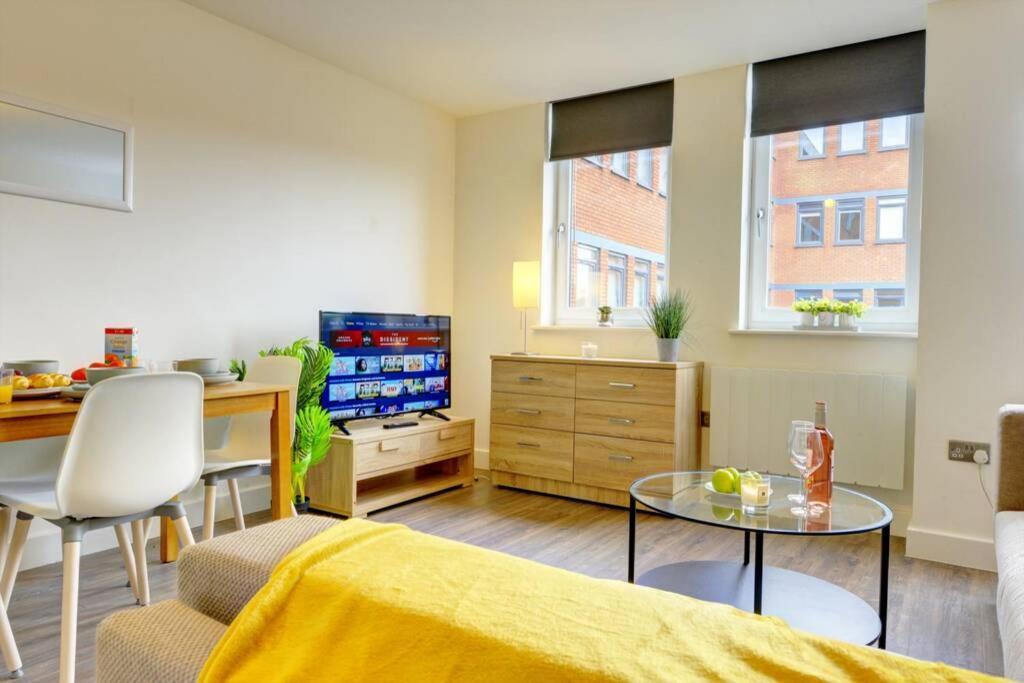 Modern & Stylish 2Br Apartment - Queens House Κόβεντρι Εξωτερικό φωτογραφία