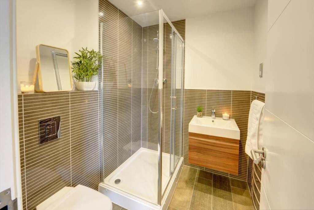 Modern & Stylish 2Br Apartment - Queens House Κόβεντρι Εξωτερικό φωτογραφία