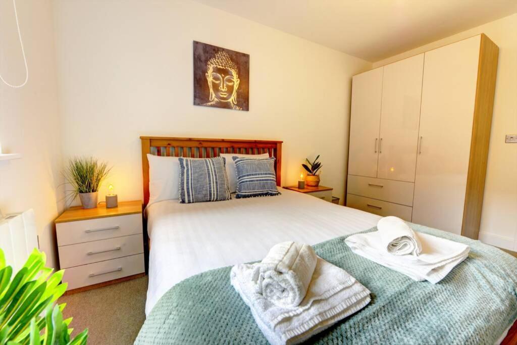 Modern & Stylish 2Br Apartment - Queens House Κόβεντρι Εξωτερικό φωτογραφία